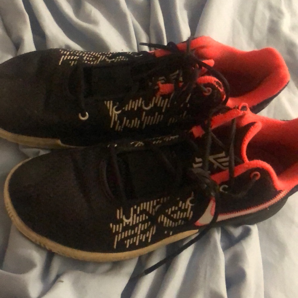 nike kyrie basketball shoes